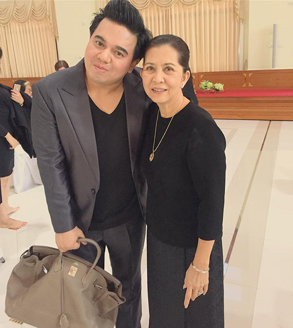 จิ๋ม มยุรฉัตร ทำบุญเลี้ยงพระ ให้สามี แป๊ะ นริศ 