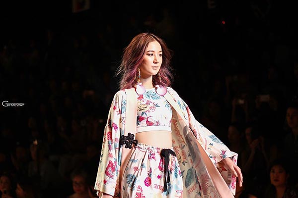 ดาราเดินแบบ