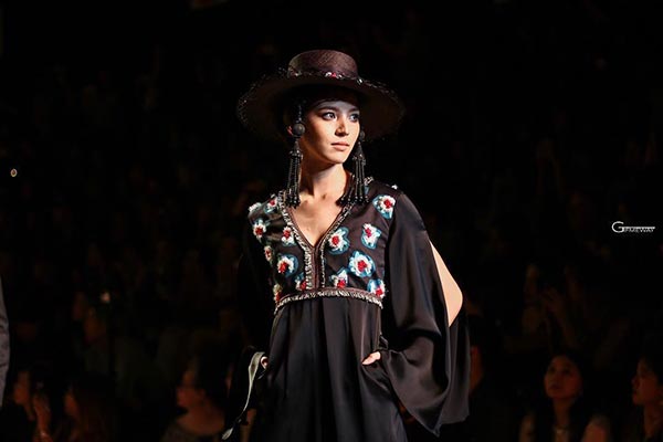 ดาราเดินแบบ