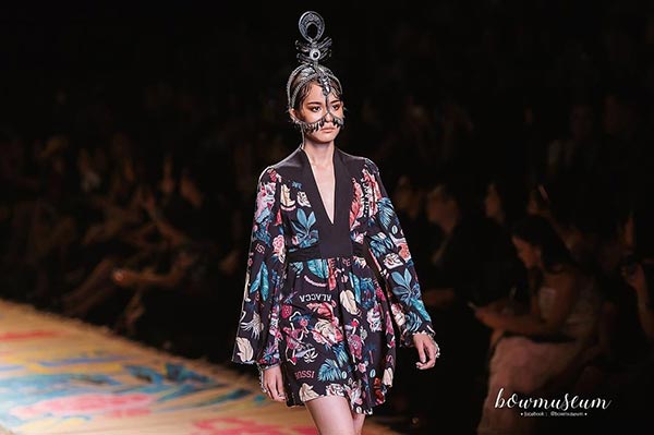 ดาราเดินแบบ