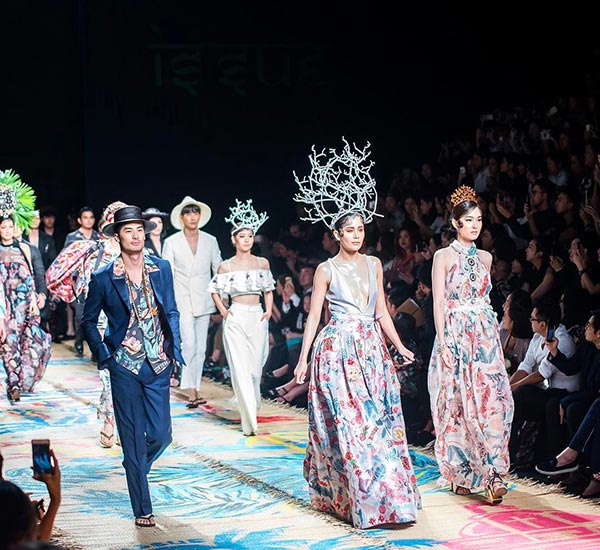 ดาราเดินแบบ