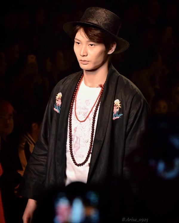 ดาราเดินแบบ