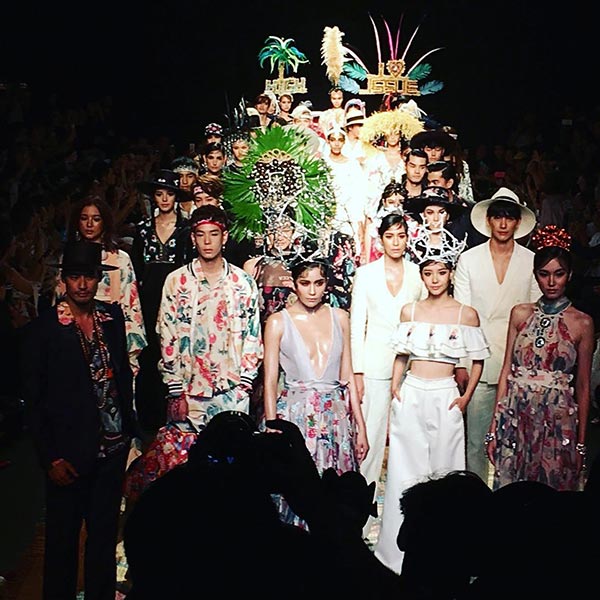 ดาราเดินแบบ