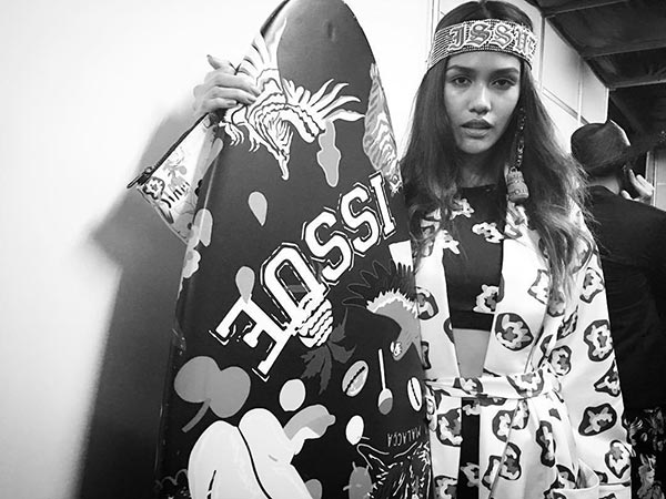 ดาราเดินแบบ