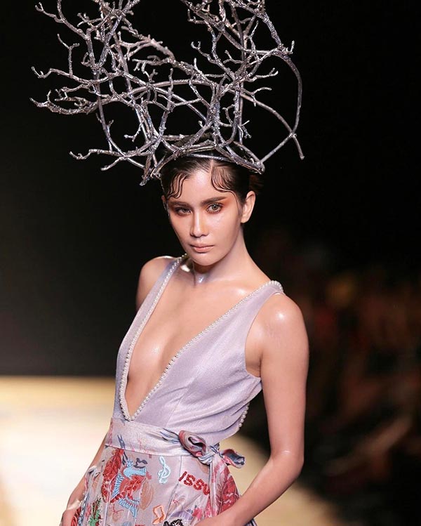 ดาราเดินแบบ