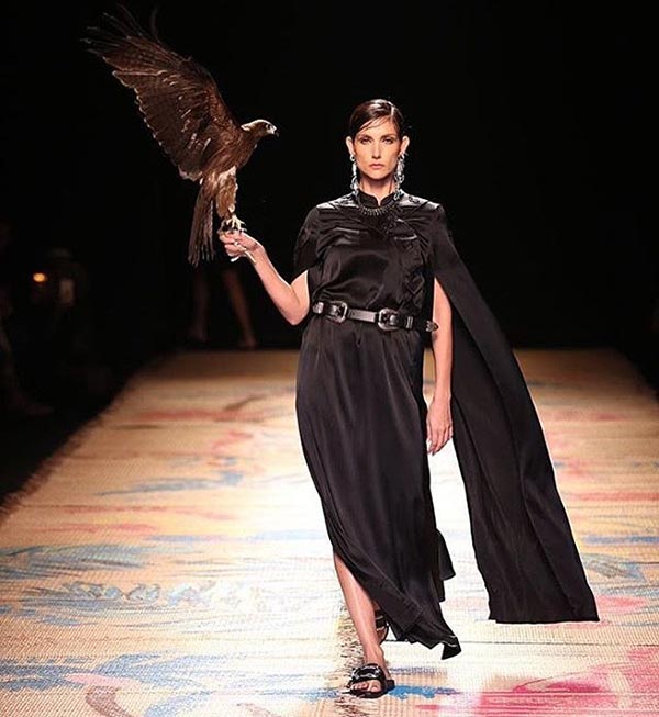 ดาราเดินแบบ