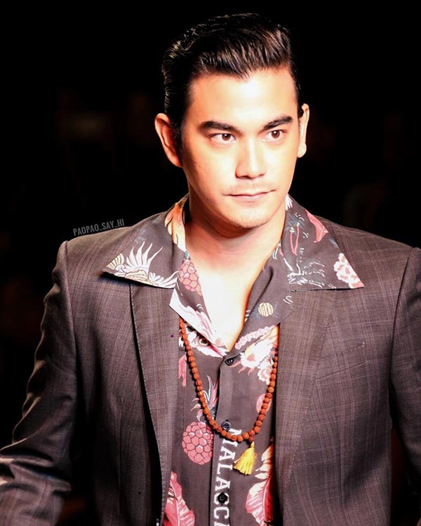 ดาราเดินแบบ