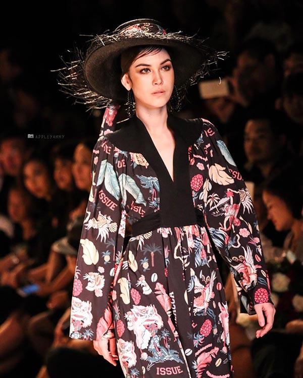 ดาราเดินแบบ