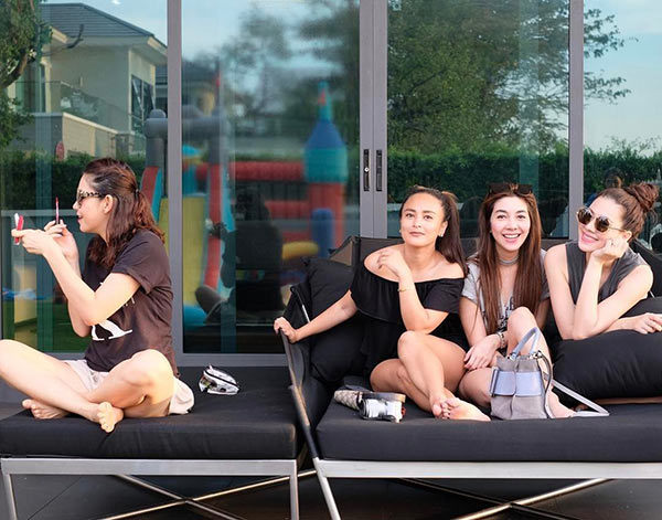 เอ๋ พรทิพย์