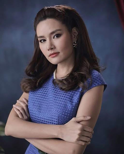 หญิง รฐา