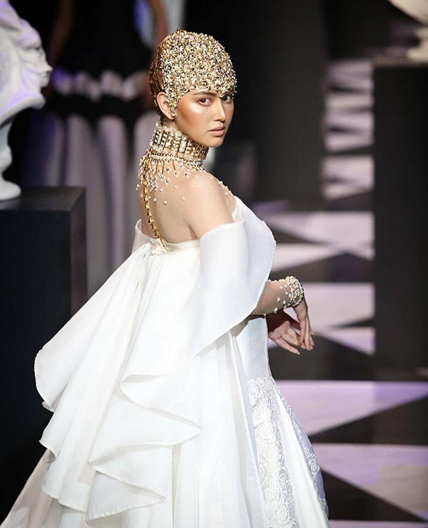 ใหม่ ดาวิกา