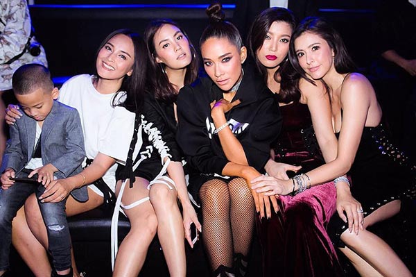  ดาราเดินแบบ