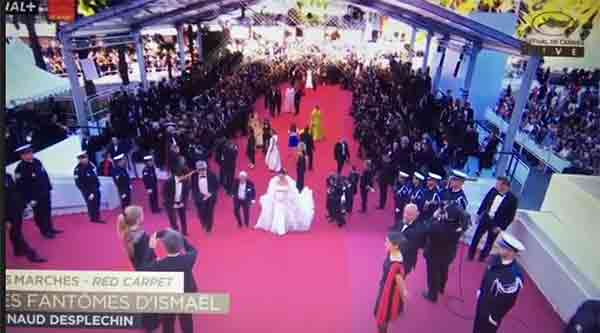 ชมพู่ อารย