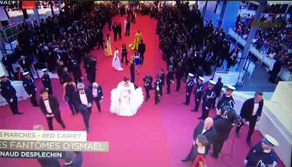 ชมพู่ อารย