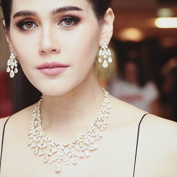 กาละแมร์ ชมพู่ อารยา