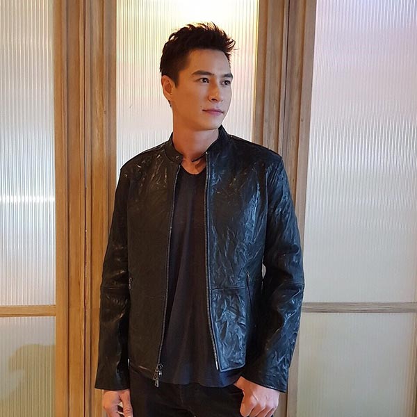 พลอย ปีเตอร์