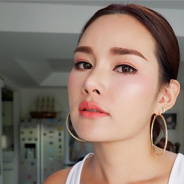 หญิง รฐา