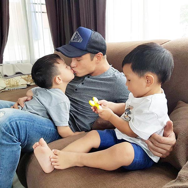 ปีเตอร์ คอร์ป พลอย พลอยพรรณ 