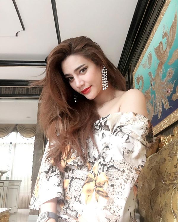 ตาล ลีโอเกิร์ล