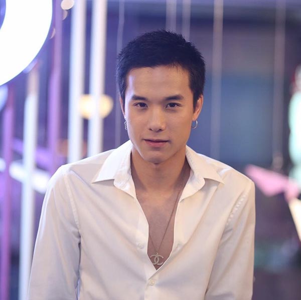 เจมส์ ธีรดนย์