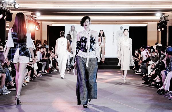 จูลี่ The face 3 ไดญา โทณะวณิก