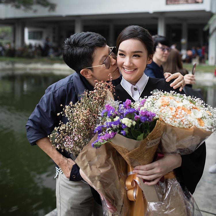 เดียร์น่า ฟลีโป รับปริญญา