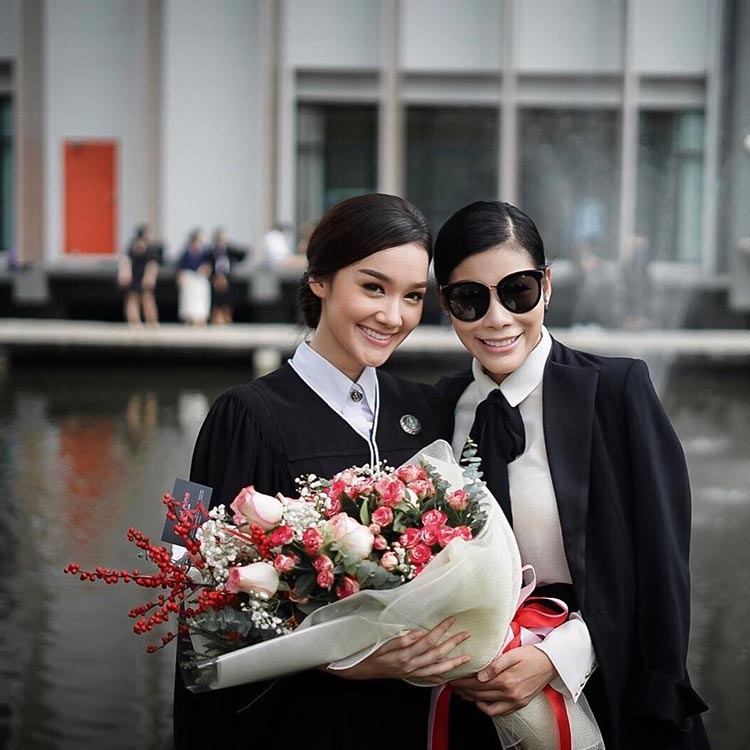 เดียร์น่า ฟลีโป รับปริญญา