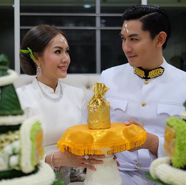 เป๊ก นิว หมั้น
