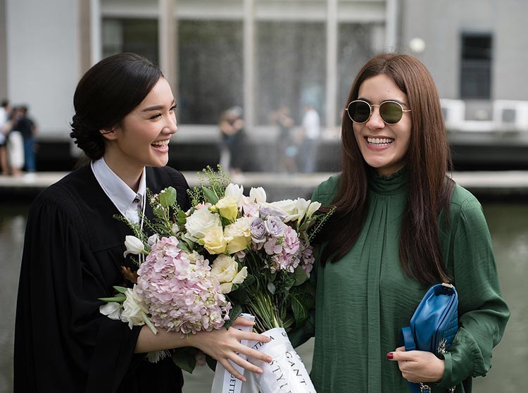 เดียร์น่า ฟลีโป รับปริญญา