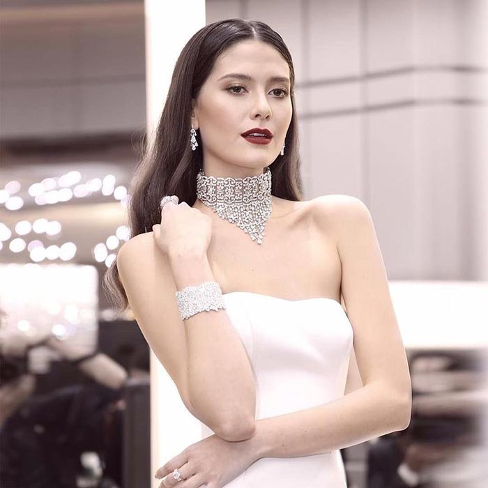 มารีญา พูลเลิศลาภ