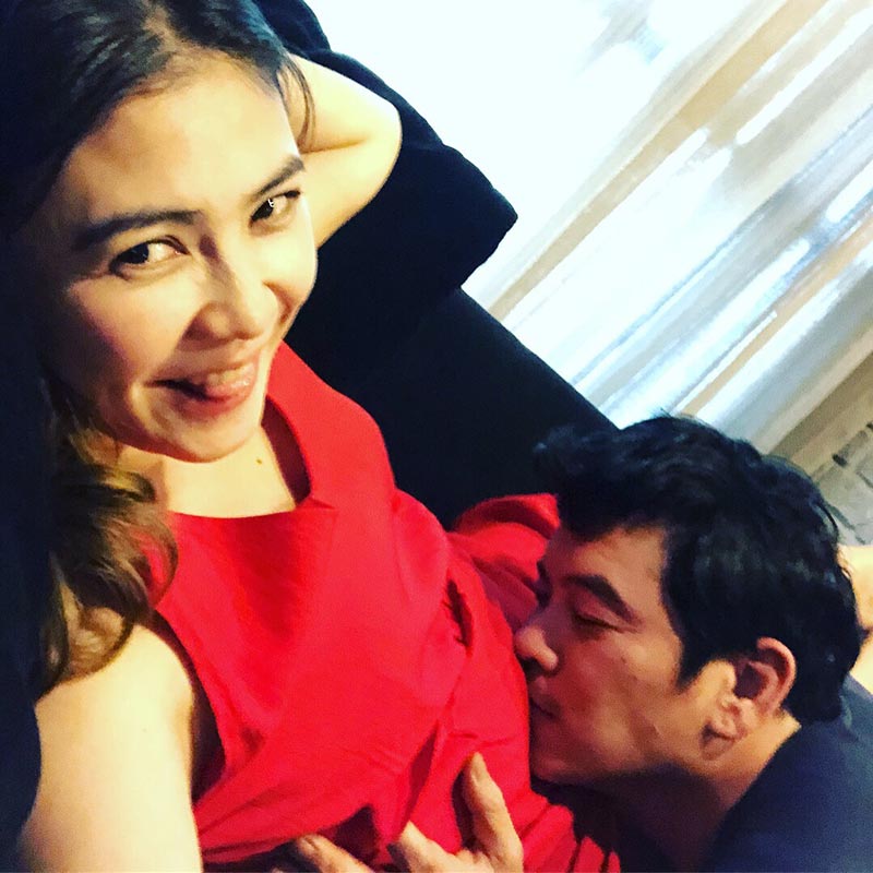 ชาคริต แย้มนาม