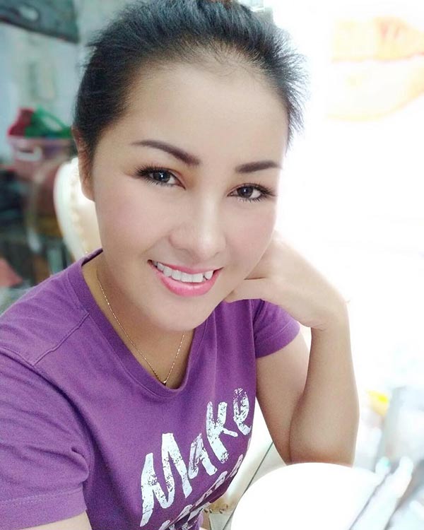 หญิงลี ศรีจุมพล