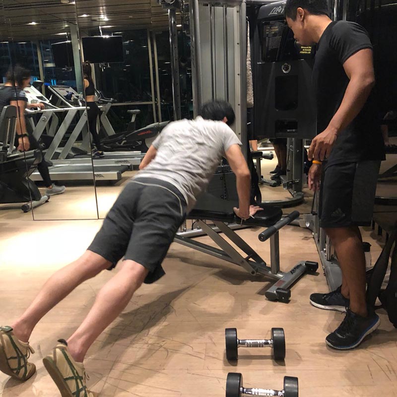 ชาคริต แย้มนาม