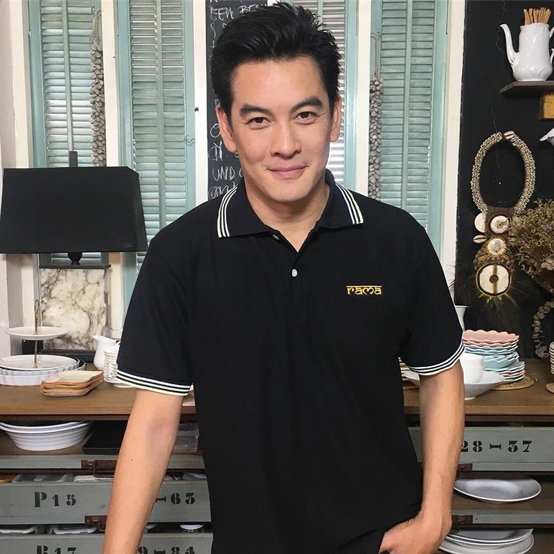 ชาคริต แย้มนาม