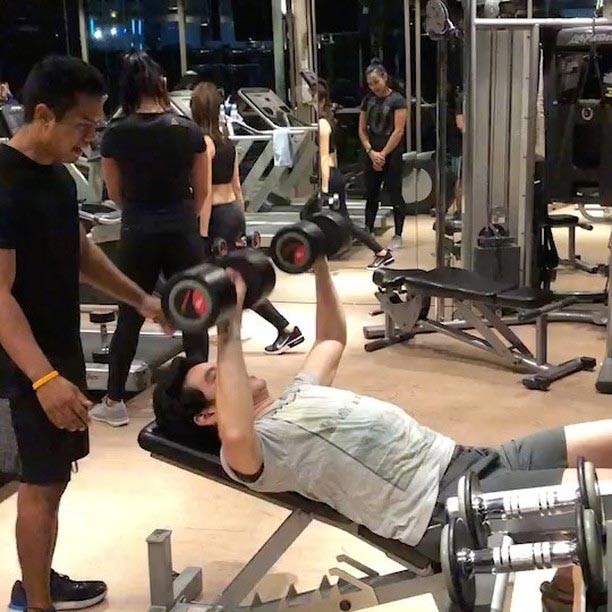 ชาคริต แย้มนาม