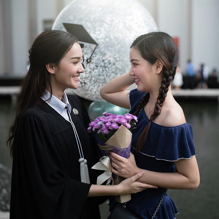 เดียร์น่า ฟลีโป รับปริญญา