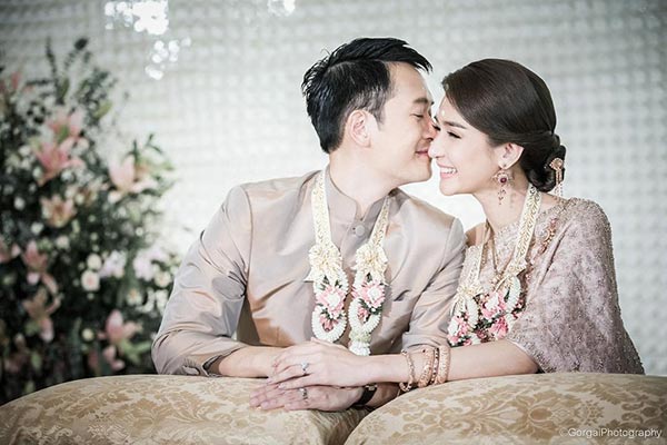 เนย โชติกา