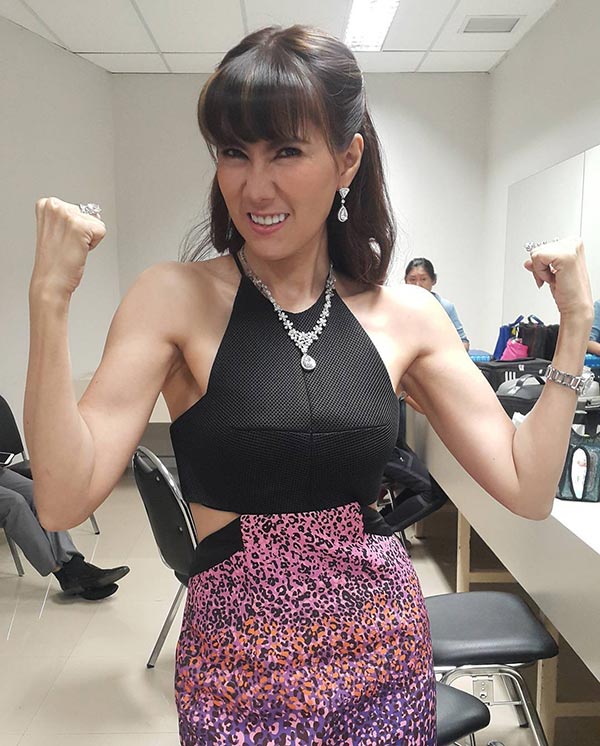 แก้ว อภิรดี