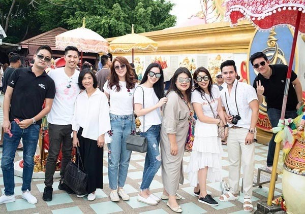 เชียร์ ฑิฆัมพร