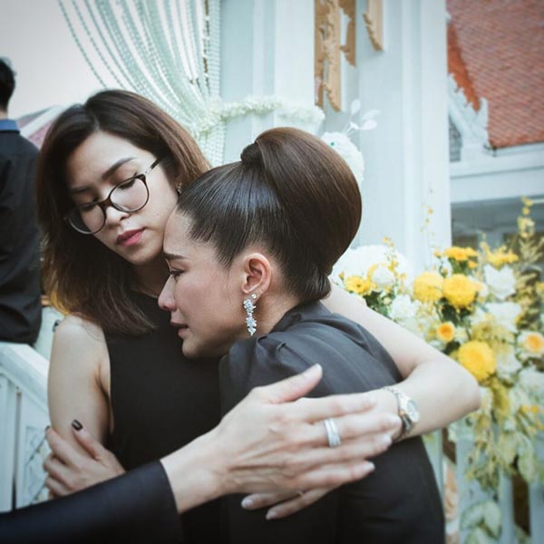 อีฟ พุทธิดา พลอย เฌอมาลย์