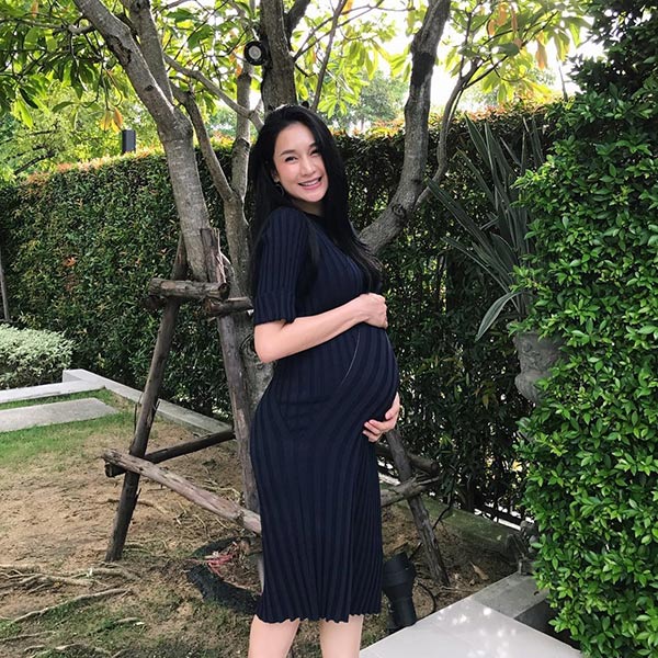 เนย โชติกา