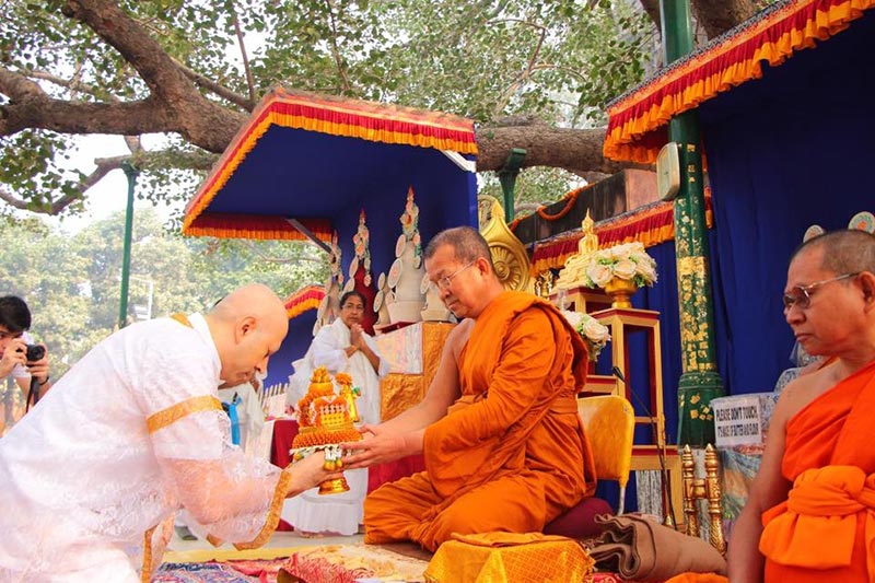 แซม ยุรนันท์