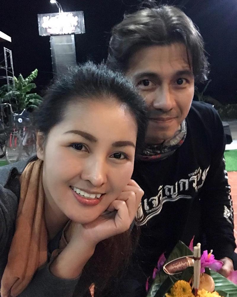 หญิงลี ศรีจุมพล 