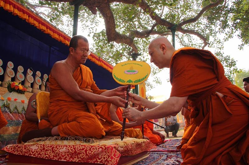 แซม ยุรนันท์