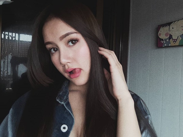 นางแบบฆ่าตัวตาย