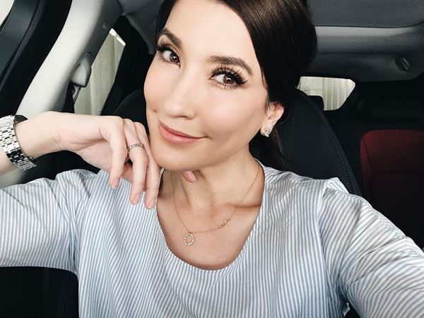  แองจี้ เฮสติ้งส์