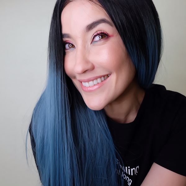  แองจี้ เฮสติ้งส์