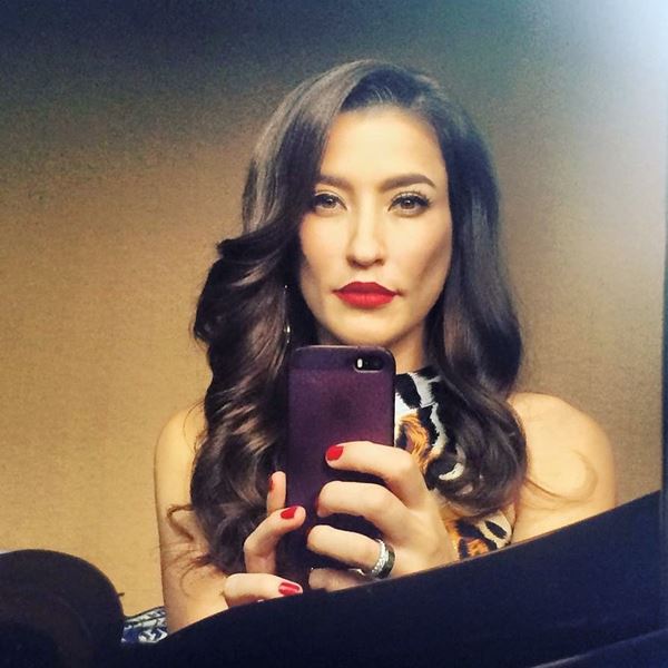  แองจี้ เฮสติ้งส์