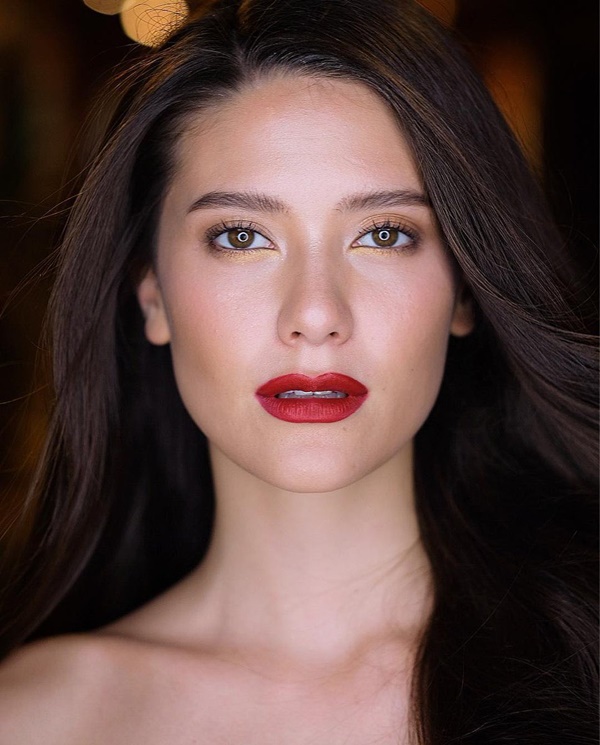 มารีญา พูลเลิศลาภ