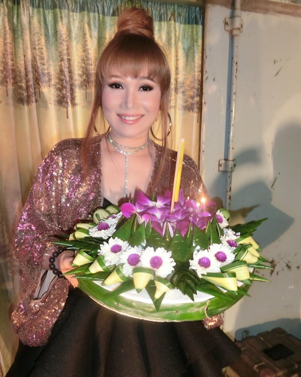 จิ้งหรีดขาว วงศ์เทวัญ